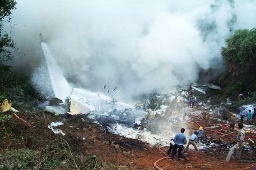 Boeing 747 đâm trực diện vào máy bay khác sau 7 phút cất cánh khiến 351 người trên 2 phi cơ thiệt mạng: Sự cố hàng không hy hữu gây ám ảnh suốt gần 3 thập kỷ  - ảnh 2