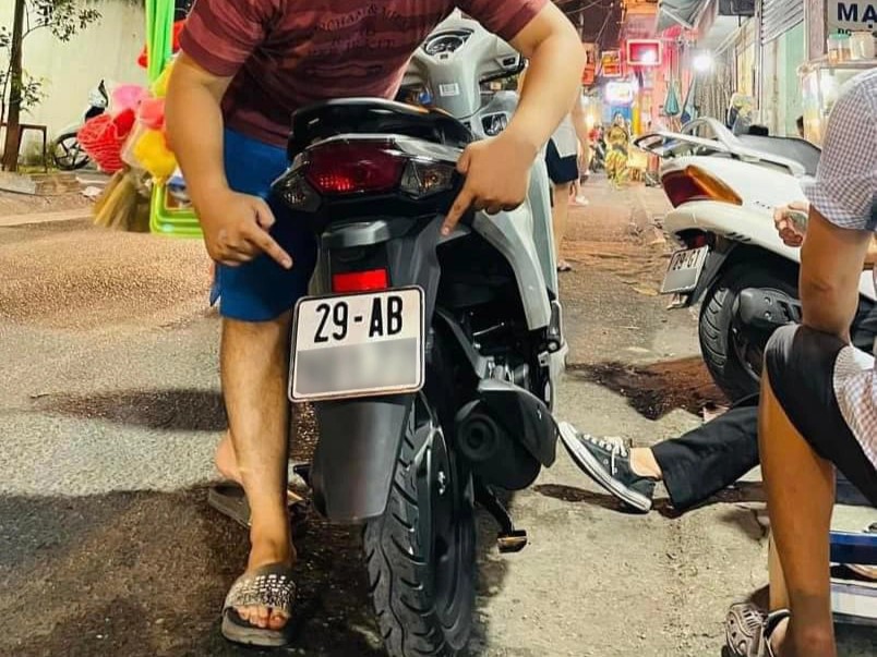 Từ tháng 1/2025, thống nhất biển số xe máy màu trắng có 2 chữ cái, không phân biệt dung tích - ảnh 1