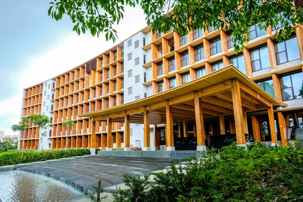 Tòa nhà gỗ lớn nhất châu Á: Kiệt tác kiến trúc tiêu tốn 93 triệu USD, giúp tiết kiệm 2.500 tấn CO2 hàng năm - ảnh 1