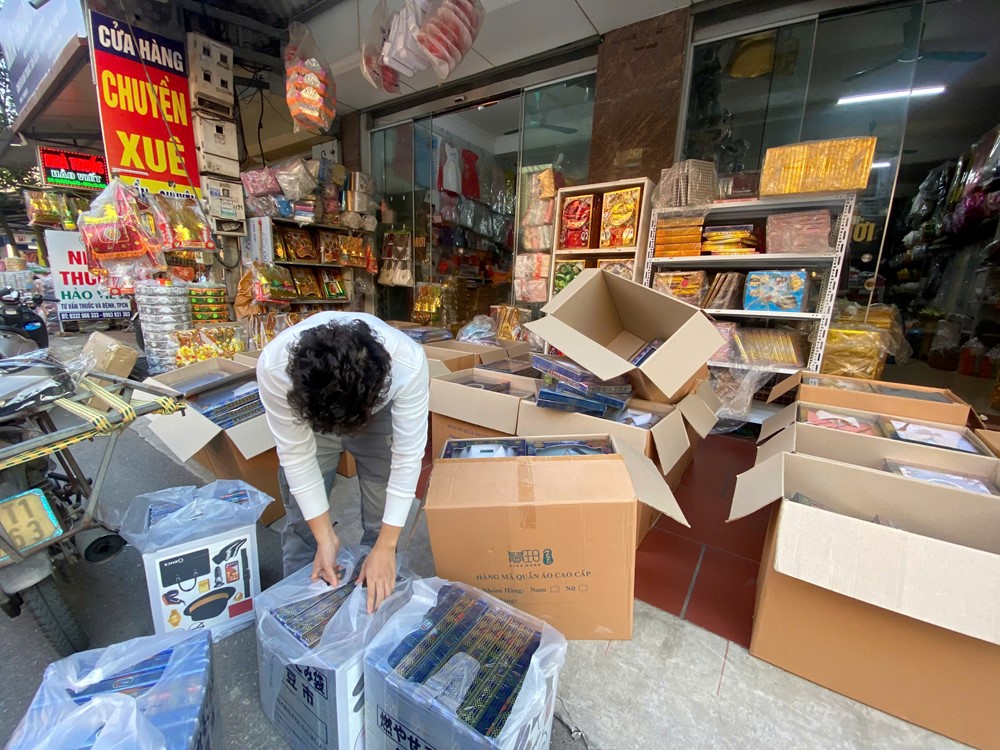 Cuối năm, ghé về thủ phủ vàng mã lớn nhất miền Bắc gặp 9x đưa 'hàng hiệu tâm linh' trở thành xu hướng hút triệu view TikTok - ảnh 13