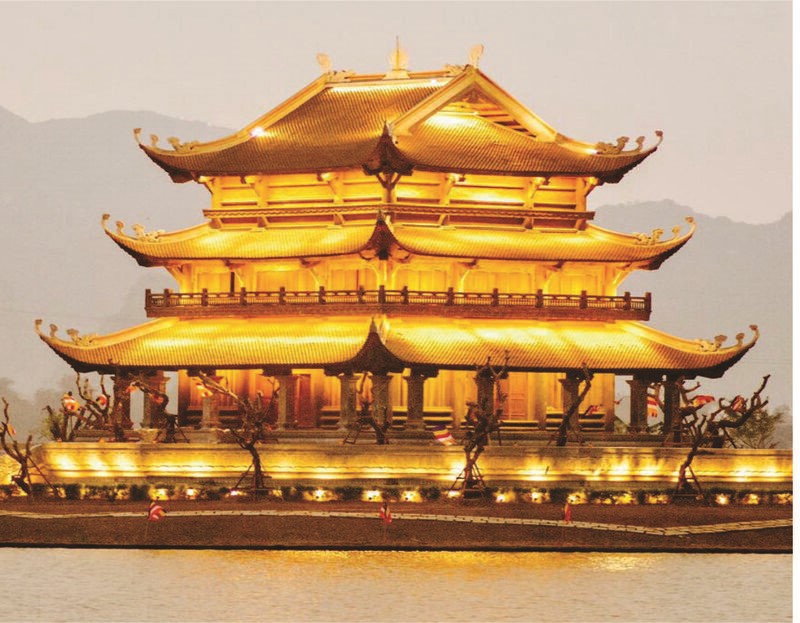 Chiêm ngưỡng ngôi chùa dát vàng có nguồn gốc hàng nghìn năm, nằm giữa lòng hồ ở thành phố di sản - ảnh 2