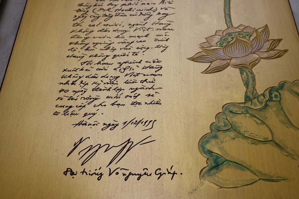 Cuốn thư pháp dát vàng nặng nửa tấn lớn nhất thế giới, viết về vị Đại tướng người Việt duy nhất từng đánh bại 4 cường quốc - ảnh 3