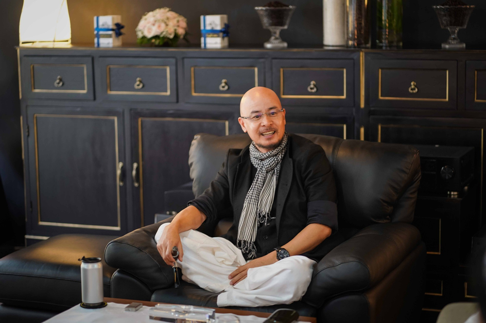 Những kho báu bí ẩn của ‘vua cà phê’ Đặng Lê Nguyên Vũ: Bản đồ hình chứa ‘bí kíp trời dạy’, miếng ngọc bội chứa toàn bộ mô hình vũ trụ - ảnh 1