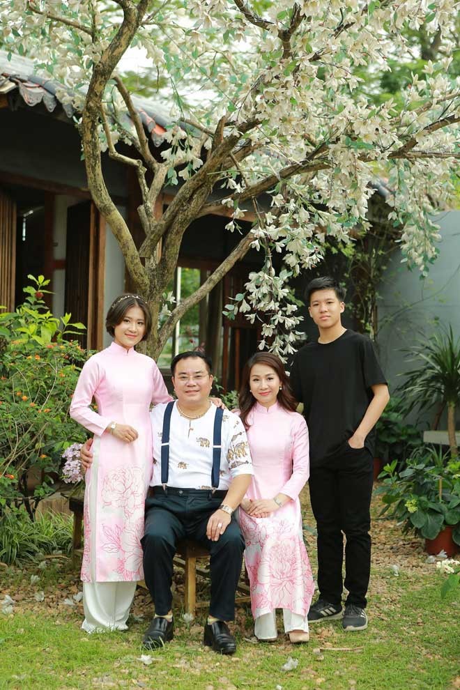 NSND là Ngọc Hoàng đầu tiên của Táo Quân: Bạn học ‘vua hài’ Xuân Hinh, sếp của Tự Long, sống hạnh phúc bên vợ xinh đẹp kém 13 tuổi - ảnh 5