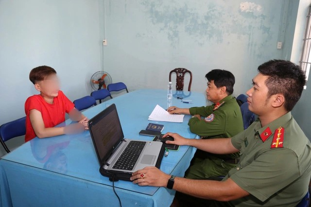 Bắt đối tượng sinh năm 1997 vừa từ khu ‘Tam Thái Tử’ nhập cảnh về Việt Nam, dùng 12 tài khoản ngân hàng lừa đảo 131 tỷ đồng - ảnh 1