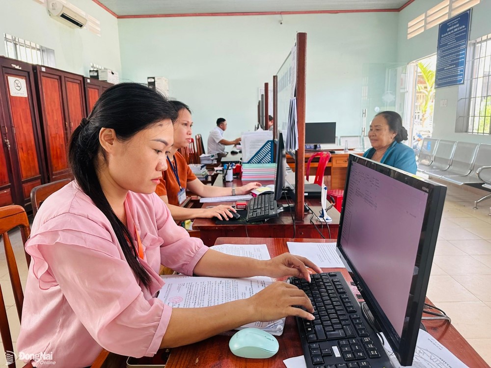 Số lượng cán bộ, công chức trước mắt được giữ nguyên sau khi sáp nhập tỉnh - ảnh 2