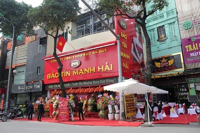 Người phụ nữ bán khoai lang ở cổng chợ Văn Điển trở thành ‘tay buôn’ vàng khét tiếng, đặt nền móng cho 5 thương hiệu kim hoàn lừng danh đất Hà Thành - ảnh 5