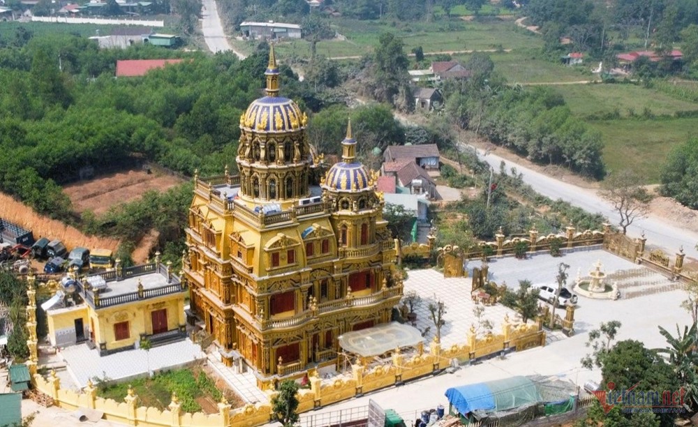 Lâu đài 70 tỷ đồng của ‘đại gia đồng nát’, huy động hàng trăm người để xây dựng: Giá trị sau khi được dát vàng, hoàn thiện chạm ngưỡng trăm tỷ! - ảnh 2