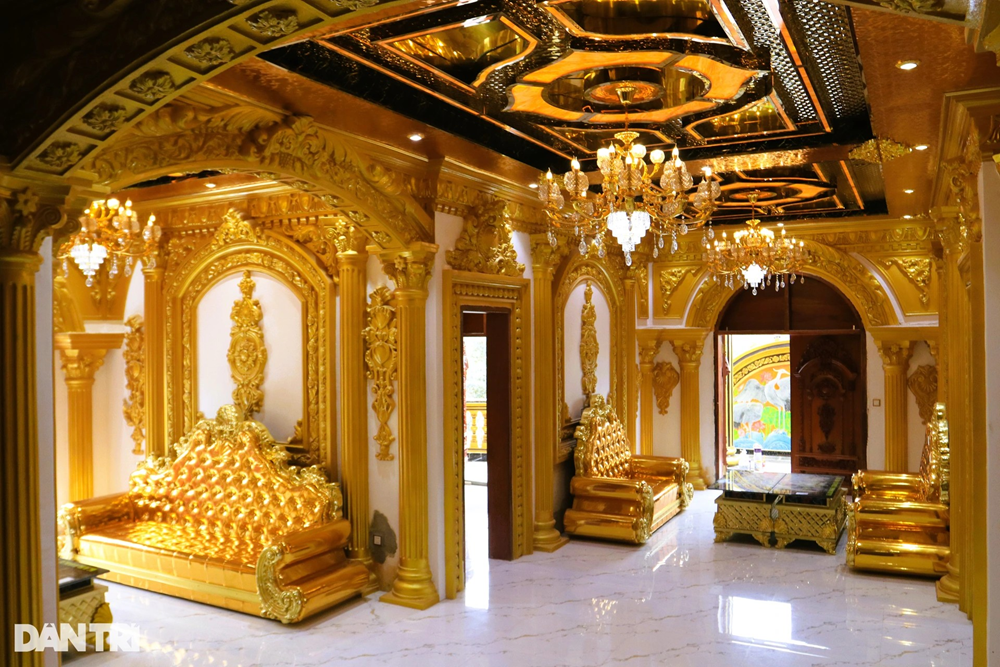 Lâu đài 70 tỷ đồng của ‘đại gia đồng nát’, huy động hàng trăm người để xây dựng: Giá trị sau khi được dát vàng, hoàn thiện chạm ngưỡng trăm tỷ! - ảnh 6