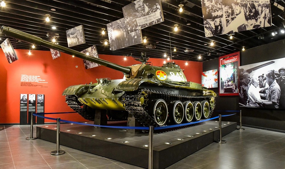 Chiến sĩ đầu tiên lái cỗ ‘chiến xa’ huyền thoại T54-843 húc đổ cổng phụ Dinh Độc Lập, chứng kiến đồng đội cắm cờ giải phóng trên nóc Dinh - ảnh 4