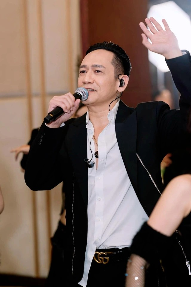 Tài sản của nam ca sĩ tự nhận chỉ là ‘thợ hát’: Tốt nghiệp trường dạy nhạc hàng đầu Việt Nam, ở nhà ‘xịn’, đi Mercedes hơn 5 tỷ đồng - ảnh 2