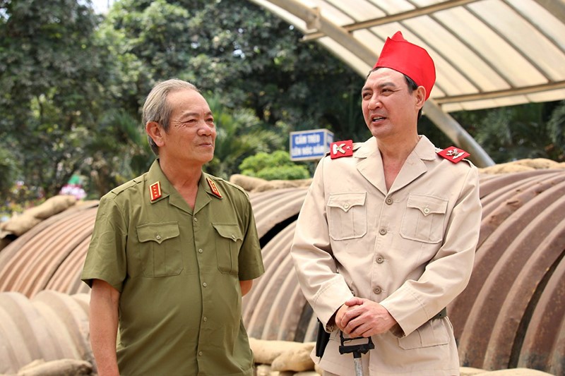 NSND mang quân hàm Đại tá của Việt Nam từng nhiều lần vào vai Đại tướng Võ Nguyên Giáp, là người nước ngoài đầu tiên nhận được cúp của đài KBS Hàn Quốc - ảnh 2