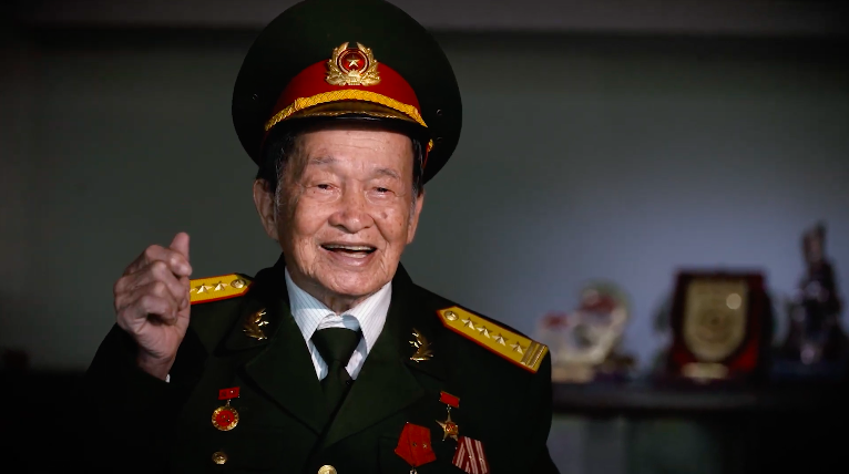 Hai nhân vật huyền thoại của Việt Nam hội ngộ trong một khung hình: Người là anh hùng 7 lần bắn rơi máy bay địch, người là huyền thoại của ngành tình báo - ảnh 7