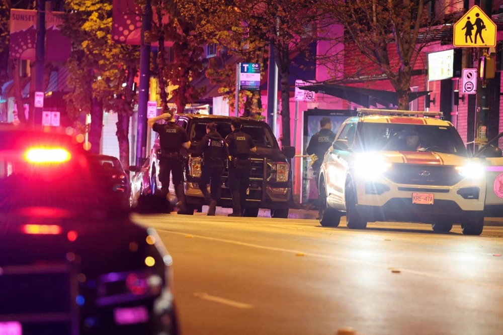 Xe điên lao vào đám đông giữa lễ hội, nạn nhân thương vong nằm la liệt, cảnh sát, cứu hộ khẩn cấp có mặt tại hiện trường - ảnh 1