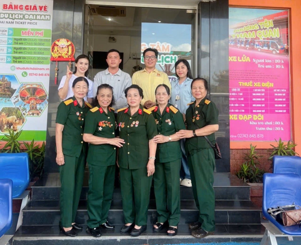 Hôm qua, Khu du lịch Đại Nam của ông Huỳnh Uy Dũng tiếp đón những huyền thoại ‘xẻ dọc’ Trường Sơn một thời - ảnh 2