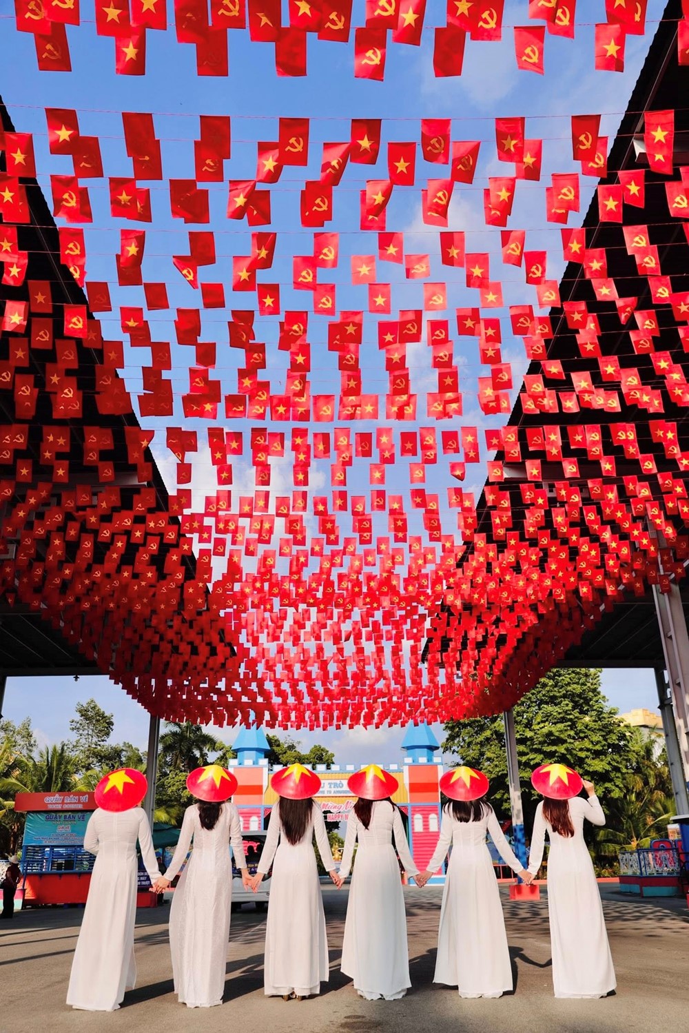 Hôm qua, Khu du lịch Đại Nam của ông Huỳnh Uy Dũng tiếp đón những huyền thoại ‘xẻ dọc’ Trường Sơn một thời - ảnh 3