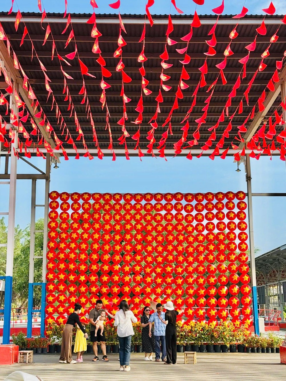 Hôm qua, Khu du lịch Đại Nam của ông Huỳnh Uy Dũng tiếp đón những huyền thoại ‘xẻ dọc’ Trường Sơn một thời - ảnh 4