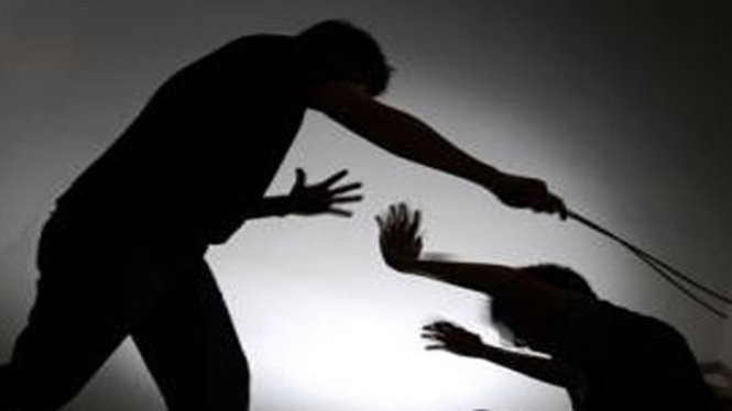 Cầm cán chổi đánh con đẻ, người đàn ông Nghệ An bị phạt 10 triệu đồng  - ảnh 1