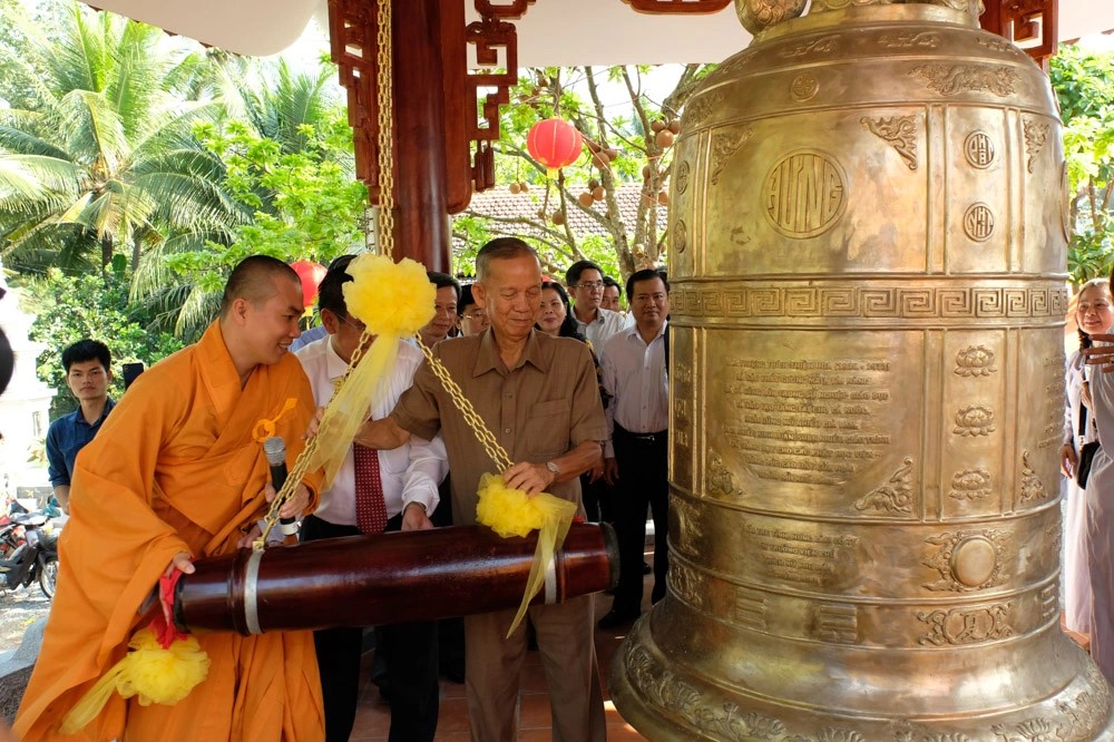 6h sáng mai, các chùa, tự viện trên cả nước sẽ đồng loạt thỉnh chuông mừng đại lễ 30/4 - ảnh 1