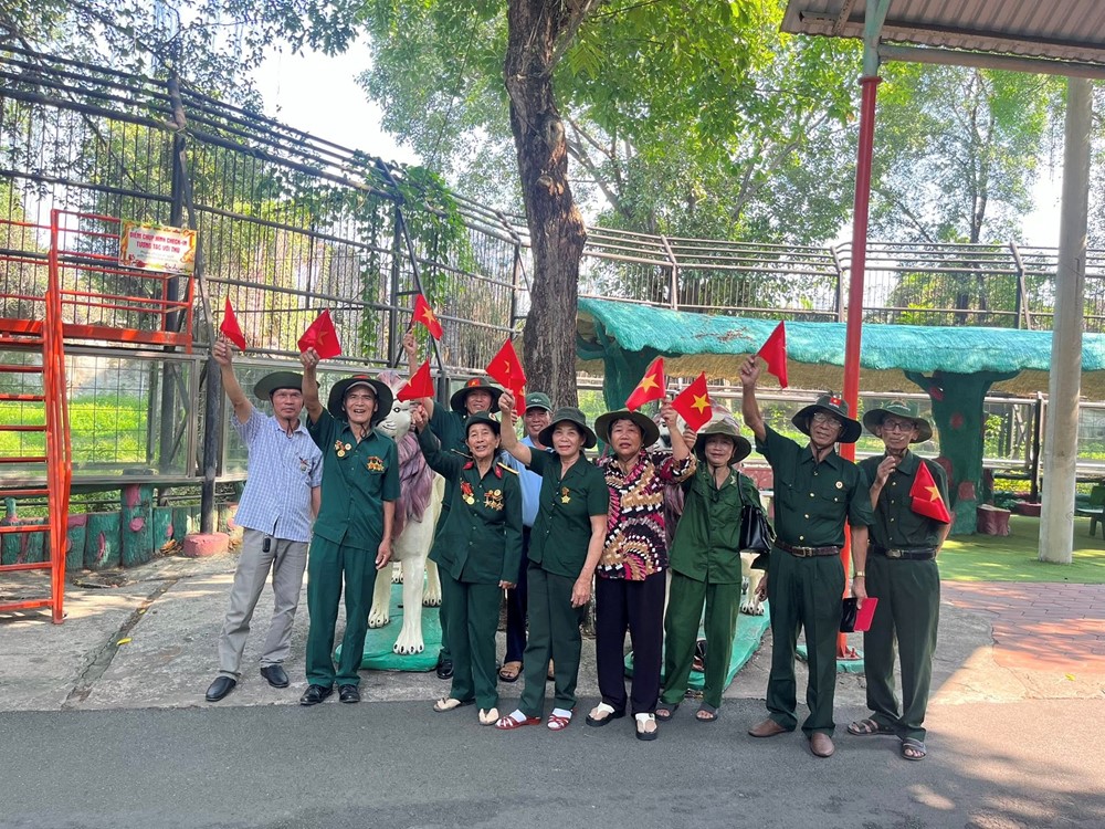 Khu du lịch Đại Nam đón tiếp đoàn cựu chiến binh hai miền Bắc – Nam, ông Huỳnh Uy Dũng trực tiếp gọi điện hé lộ điều bất ngờ - ảnh 4