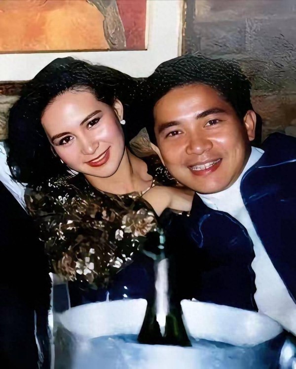 Ái nữ trùm sòng bạc khiến danh ca nổi tiếng say đắm một thời: Từng nhận khoản sính lễ hơn 3.300 tỷ đồng khi lên xe hoa, nay trở thành 'bà hoàng' xứ Cảng - ảnh 2