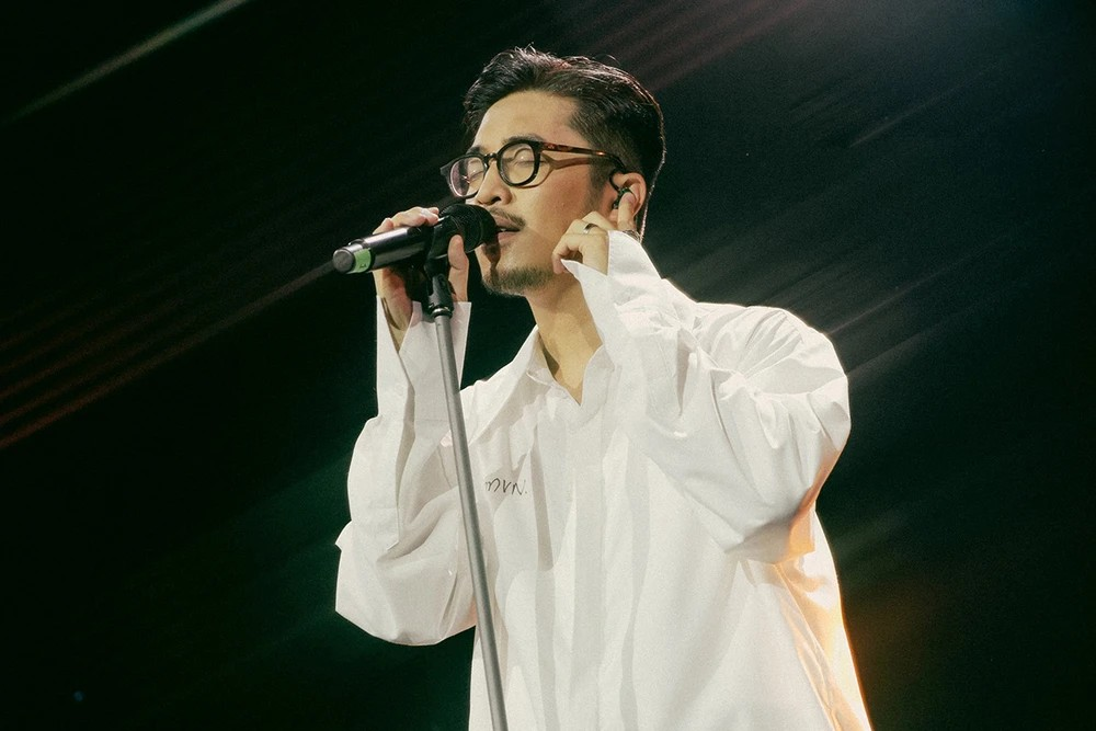 Nam ca sĩ từng là sĩ quan quân đội, giảng viên Trường Sĩ quan Đặc công: Concert cá nhân thu hút hơn 22.000 khán giả, vợ là ái nữ cựu CEO Dior Việt Nam - ảnh 3