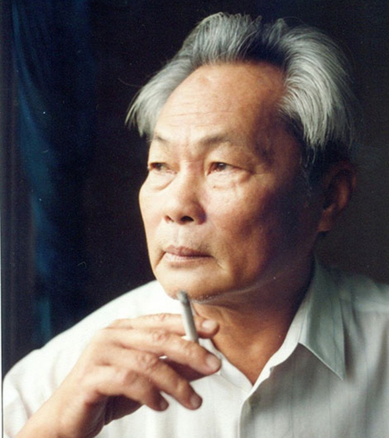 Nhà văn nổi tiếng là con chủ tiệm vàng, từng đi bộ đội: Nhân vật quen thuộc với nhiều thế hệ học sinh, con trai là 'đạo diễn bạc tỷ' - ảnh 2