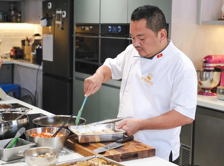 Đầu bếp Việt tuyên bố thưởng 1 tỷ nếu ai chứng minh được lòng se điếu là 'lòng tươi, thật từ lò mổ’ - ảnh 1