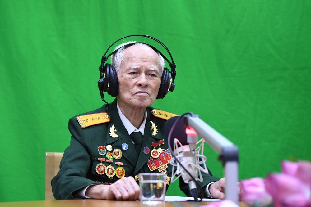 Vị Đại tá được mệnh danh là ‘soái ca’ của chiến trường Điện Biên Phủ: Chiến sĩ pháo thủ nổi tiếng với khẩu sơn pháo 75mm, từng được đích thân Bác Hồ khen ngợi và tặng huy hiệu vì lập đại công - ảnh 3