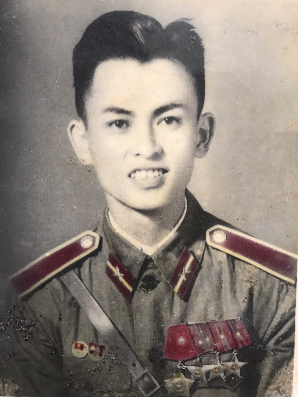 Vị Đại tá được mệnh danh là ‘soái ca’ của chiến trường Điện Biên Phủ: Chiến sĩ pháo thủ nổi tiếng với khẩu sơn pháo 75mm, từng được đích thân Bác Hồ khen ngợi và tặng huy hiệu vì lập đại công - ảnh 1