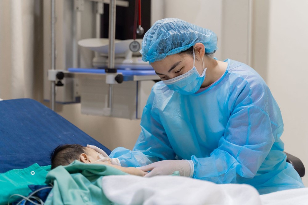 Hệ thống y tế của tỷ phú Phạm Nhật Vượng làm được điều 'khó tin', cứu sống bệnh nhi 8 tháng tuổi - ảnh 1