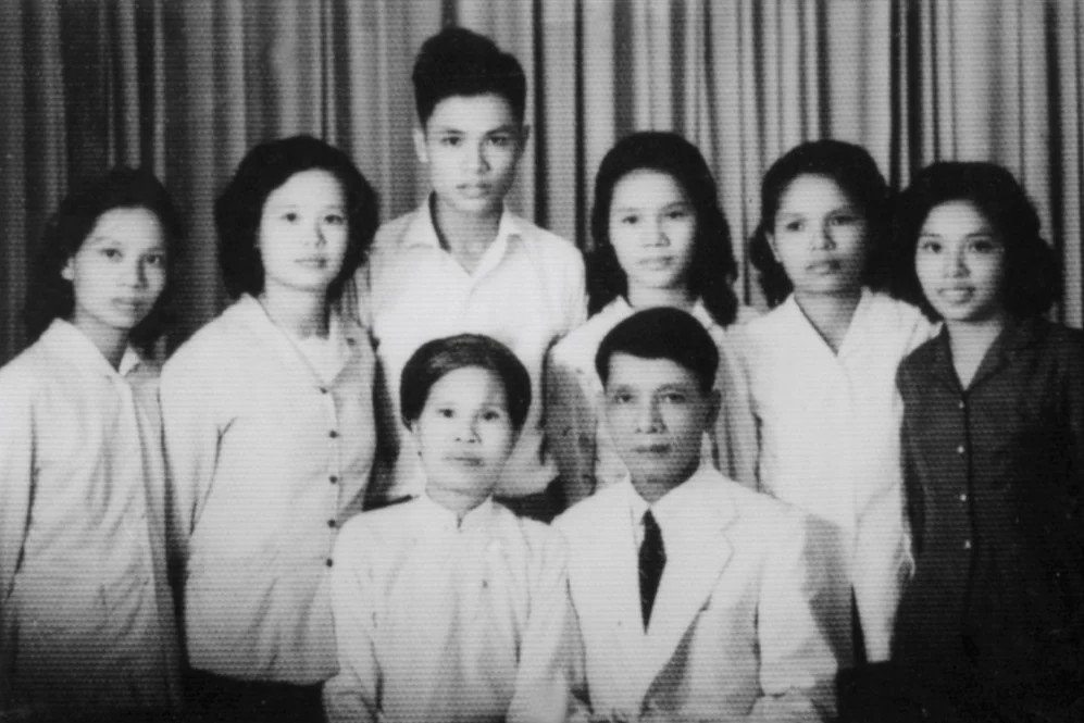 Nhà văn đặc biệt nhất lịch sử Việt Nam: 6 người con đều là Giáo sư và Phó Giáo sư, bố vợ của 3 vị Tướng lừng danh quân đội - ảnh 3