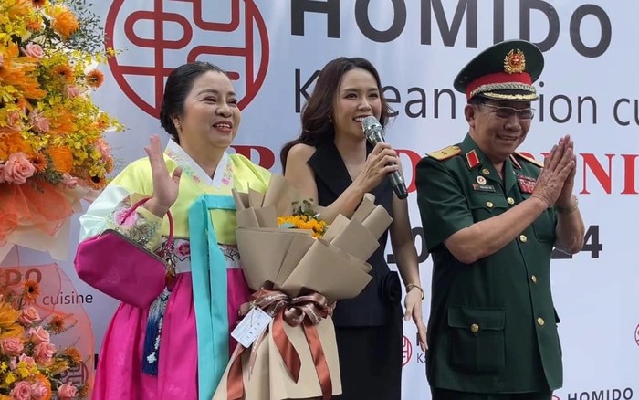 Hotgirl đình đám của showbiz Việt có bố nuôi là Thiếu tướng quân đội: 16 tuổi bắt đầu kinh doanh, 35 tuổi sở hữu khối tài sản hàng triệu đô, bất động sản, bộ sưu tập đồ hiệu không đếm xuể - ảnh 2