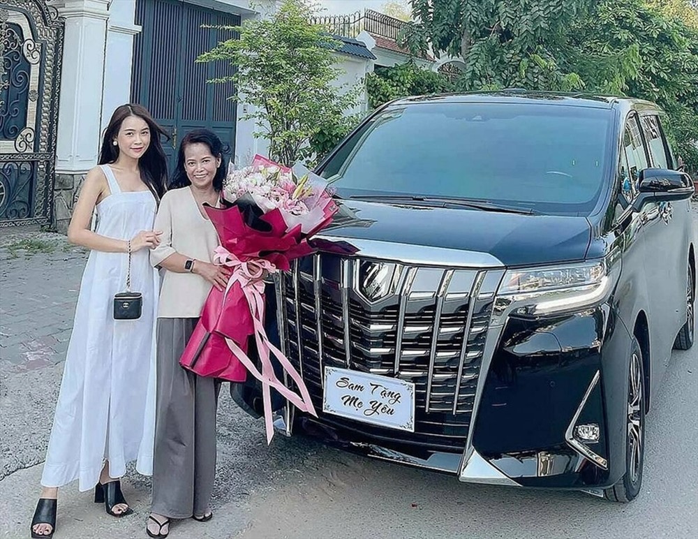 Hotgirl đình đám của showbiz Việt có bố nuôi là Thiếu tướng quân đội: 16 tuổi bắt đầu kinh doanh, 35 tuổi sở hữu khối tài sản hàng triệu đô, bất động sản, bộ sưu tập đồ hiệu không đếm xuể - ảnh 5