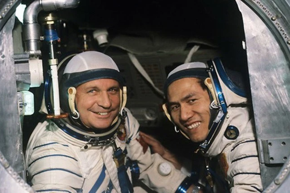 Vị tướng duy nhất Việt Nam 3 lần được phong Anh hùng bởi 2 quốc gia: Phi công bắn rơi máy bay B-52 của Mỹ, người châu Á đầu tiên bay vào vũ trụ - ảnh 3