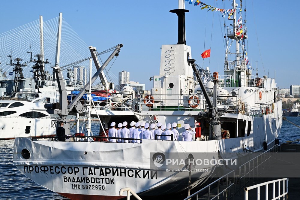Tàu nghiên cứu biển hơn 300 tấn Nga vừa bàn giao cho Việt Nam: Công suất 1.000 mã lực, có thể hoạt động ở vùng biển sâu và xa bờ, dự kiến cập cảng nước ta vào 2 tuần nữa - ảnh 1