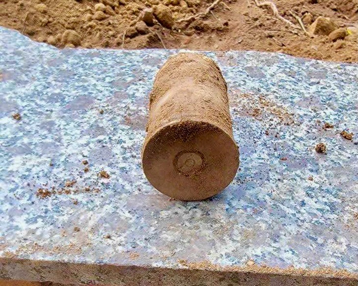 Bất ngờ phát hiện quả đạn M79 trong khuôn viên khu Di tích Quốc gia đặc biệt đông du khách tham quan  - ảnh 1