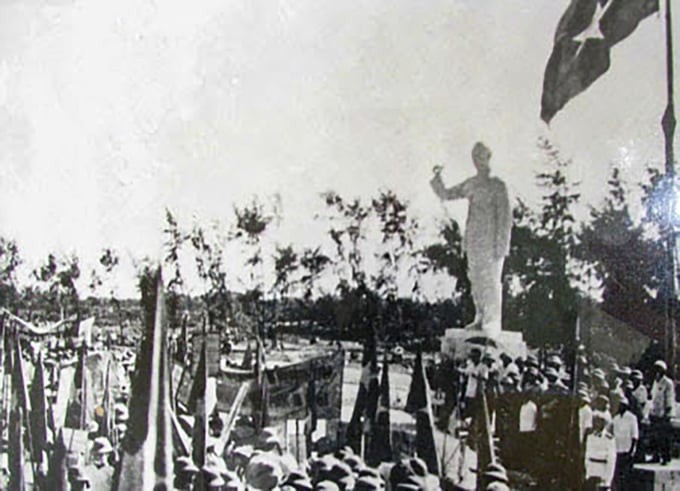 Vùng đất duy nhất được Bác Hồ cho phép dựng tượng ngay khi Người còn sống: Từng là huyện nghèo, nay vươn mình thành đảo ngọc ở vùng Đông Bắc Tổ quốc - ảnh 2