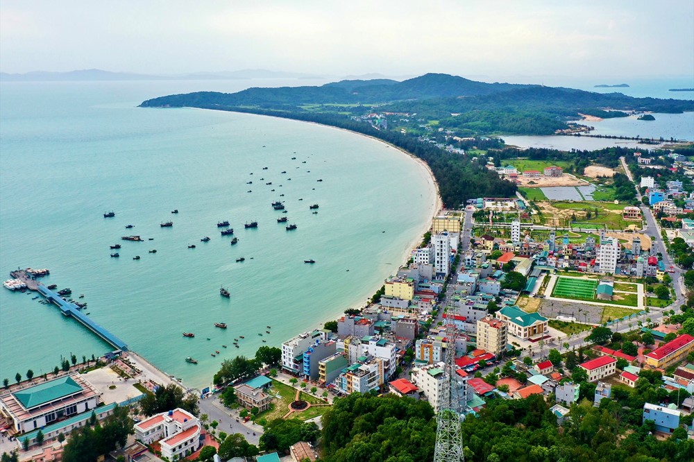 Vùng đất duy nhất được Bác Hồ cho phép dựng tượng ngay khi Người còn sống: Từng là huyện nghèo, nay vươn mình thành đảo ngọc ở vùng Đông Bắc Tổ quốc - ảnh 4