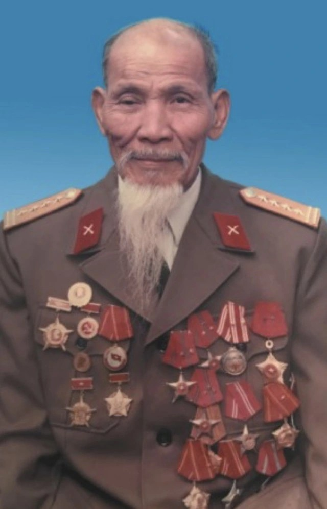 Truy tặng danh hiệu Anh hùng LLVT nhân dân cho Tư lệnh đầu tiên của Binh đoàn 12, người chỉ huy mở đường cơ giới Trường Sơn - ảnh 3