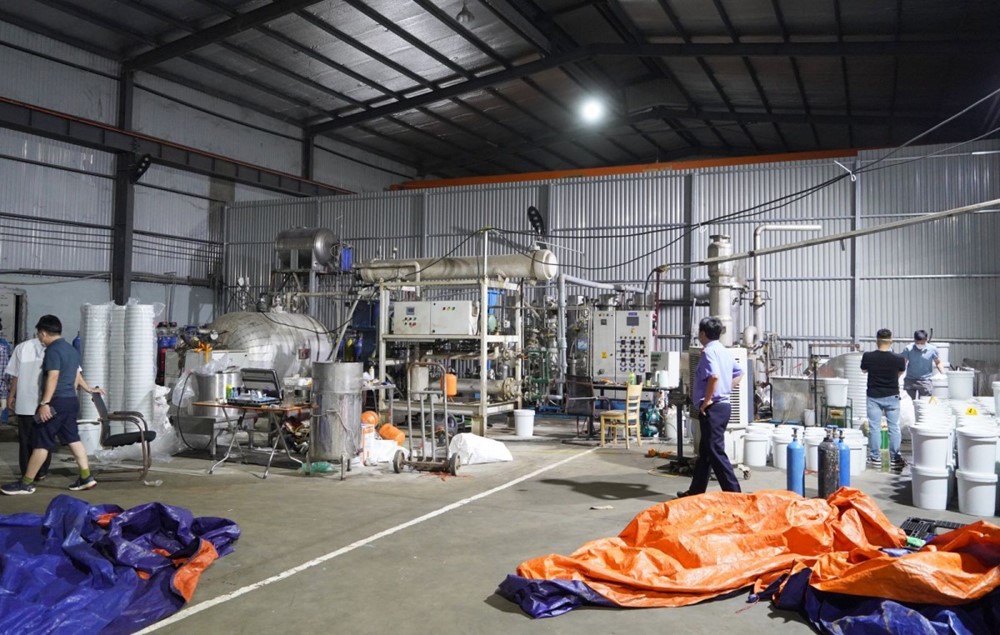 Công an bắt khẩn cấp 11 người, nhiều đối tượng có trình độ học vấn, chuyên môn cao - ảnh 2