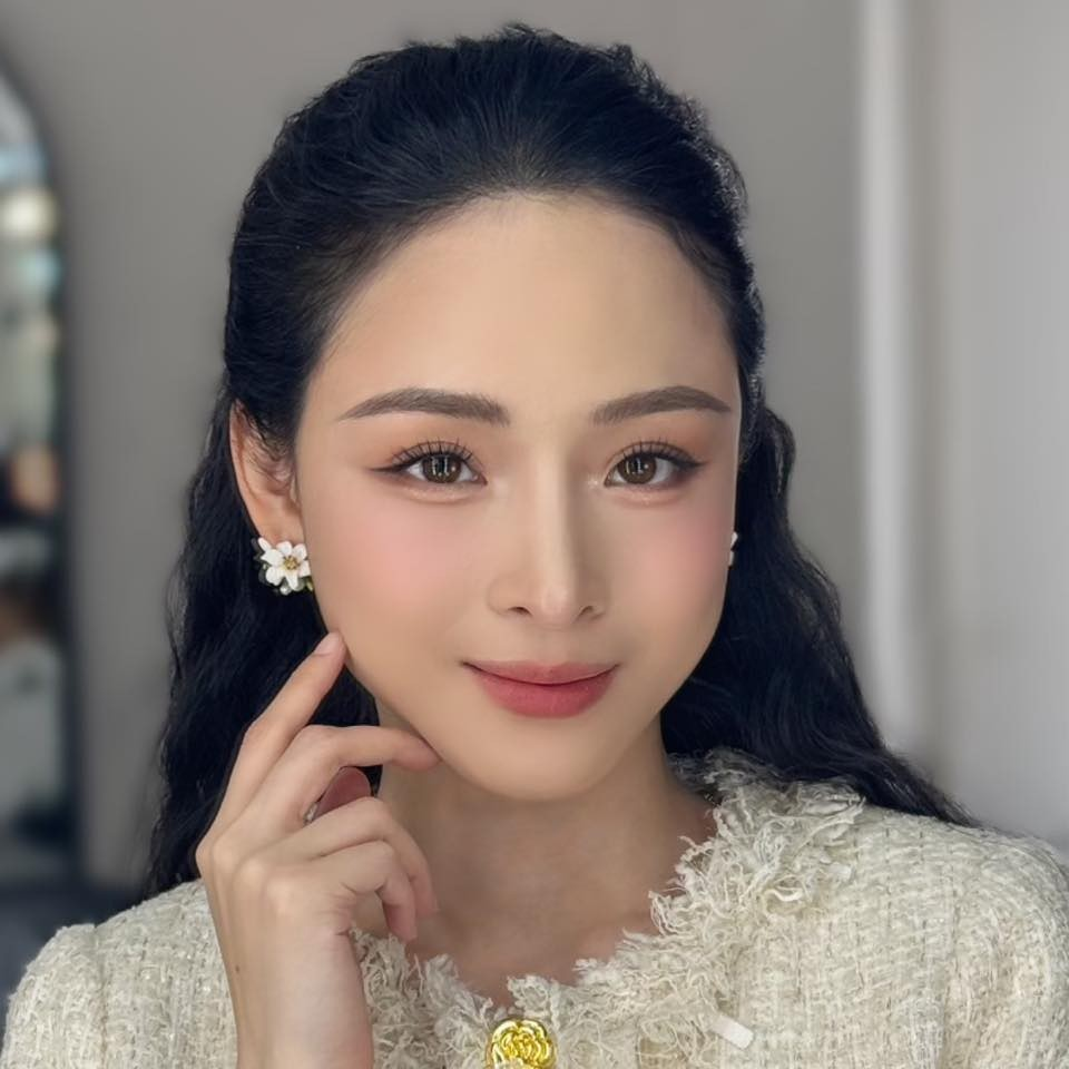 Hoa hậu Việt Nam từng vướng lao lý vì bản ‘hợp đồng tình ái’ 16,5 tỷ: Đăng quang ở tuổi 20, U40 tái xuất showbiz, đảm nhận vai trò mới - ảnh 1