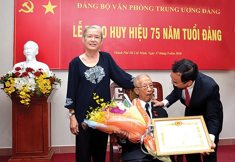 Anh hùng tình báo lừng danh của cách mạng Việt Nam: Là thầy của nhiều huyền thoại tình báo Phạm Xuân Ẩn, Vũ Ngọc Nhạ, được trao tặng Huân chương Sao Vàng - ảnh 4