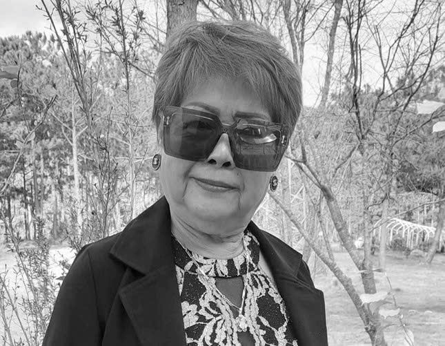 Nữ ca sĩ Việt nổi danh một thời vừa qua đời: Chồng là nghệ sĩ hài kém 11 tuổi, tuổi xế chiều túng thiếu, mở quán bún mưu sinh - ảnh 1