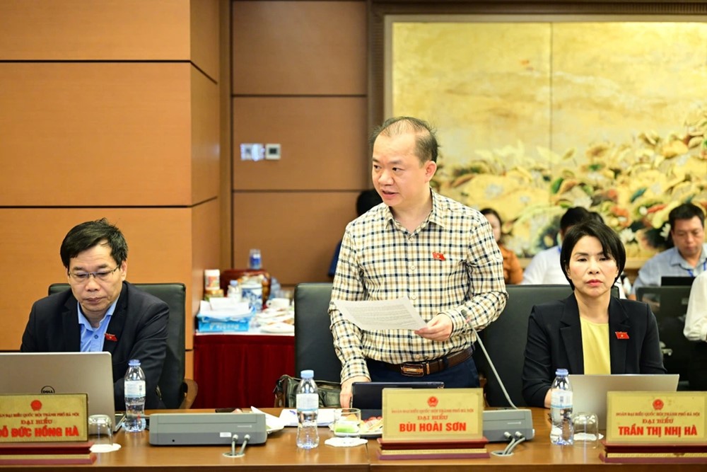 Đại biểu Quốc hội: Ngoài việc miễn học phí cho học sinh, cần hạn chế các khoản thu khác ‘vì các loại phí cũng không phải ít’ - ảnh 1