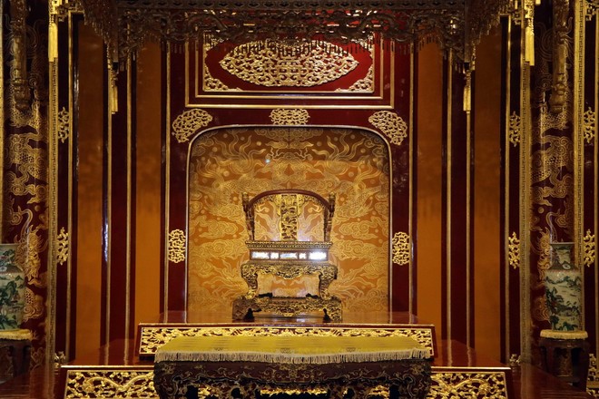 Bảo vật quốc gia - Ngai vàng duy nhất còn lại ở Việt Nam vừa bị khách tham quan bẻ gãy thành nhiều khúc - ảnh 3