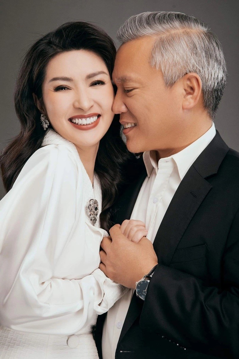 Ca sĩ Hồng Nhung lộ bụng bầu tháng thứ 8 khi đang diễn tại Mỹ - ảnh 2