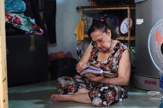 Cô đào nức tiếng Sài Gòn từng nhận cát-xê 1 cây vàng mỗi đêm, tuổi xế chiều gặp di chứng thẩm mỹ, sống cô độc, phải đi cọ vệ sinh, làm móng dạo kiếm sống - ảnh 4