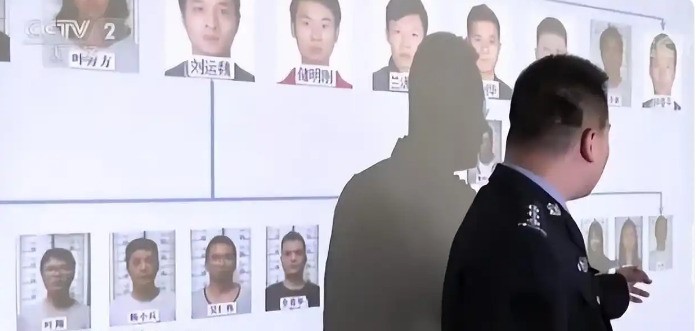 Tịch thu 4.600 tỷ đồng tiền mặt giấu ở khe tường, trần và sàn biệt thự thuộc sở hữu của một Tổng Giám đốc - ảnh 3