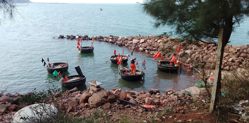 Bãi biển hoang sơ có khung cảnh 'vừa Đà Lạt, vừa Vũng Tàu' nhất định du khách nên khám phá trong mùa hè này, cách Hà Nội chỉ hơn 280km - ảnh 4